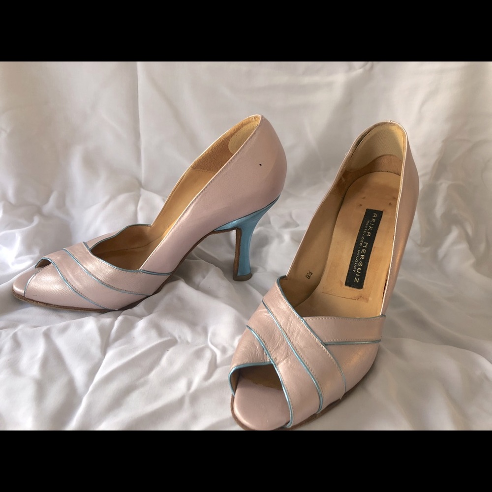 Arika Nerguiz pink & blue peep toe pump size 9.5.